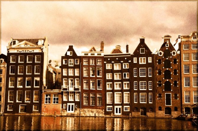 123rf.com nuotr./Amsterdamo senamiestis skalaujamas kanalo