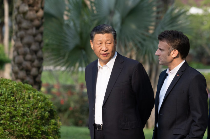 „SIPA“/„Scanpix“/Prancūzijos prezidentas Emmanuelis Macronas ir Kinijos lyderis Xi Jinpingas