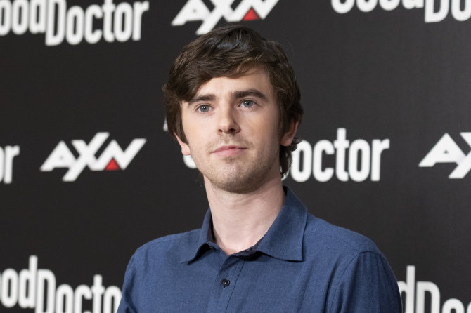 Vida Press nuotr./Freddie Highmore'as