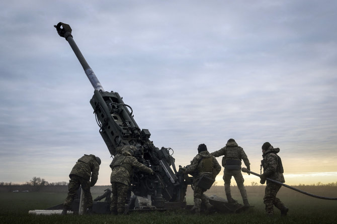 „AP“/„Scanpix“/Ukrainos kariai su M777 haubica