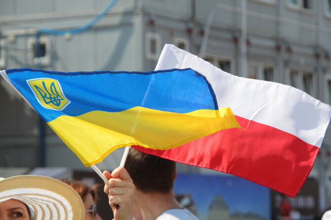 „Shutterstock“/Lenkijos ir Ukrainos vėliavos