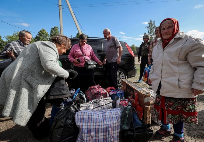 „Reuters“/„Scanpix“ nuotr./Žmonių evakuacija Ukrainoje