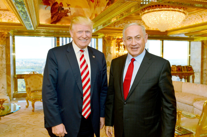 „Reuters“/„Scanpix“ nuotr./Benjaminas Netanyahu (dešinėje) ir Donaldas Trumpas Niujorke