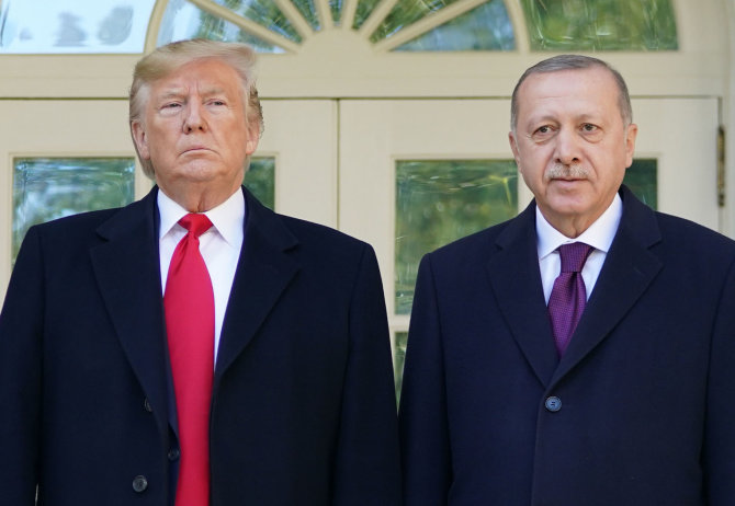 AFP/„Scanpix“ nuotr./Donaldas Trumpas ir Recepas Tayyipas Erdoganas
