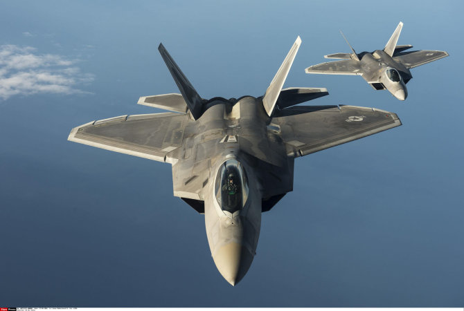 „Scanpix“/„SIPA“ nuotr./Naikintuvai „F-22 Raptor“