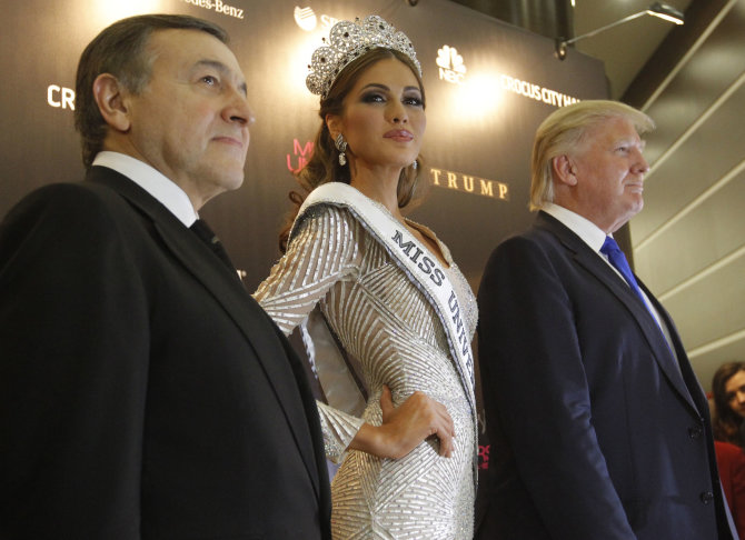„Scanpix“ nuotr./Arasas Agalarovas, Gabriela Isler ir Donaldas Trumpas Maskvoje