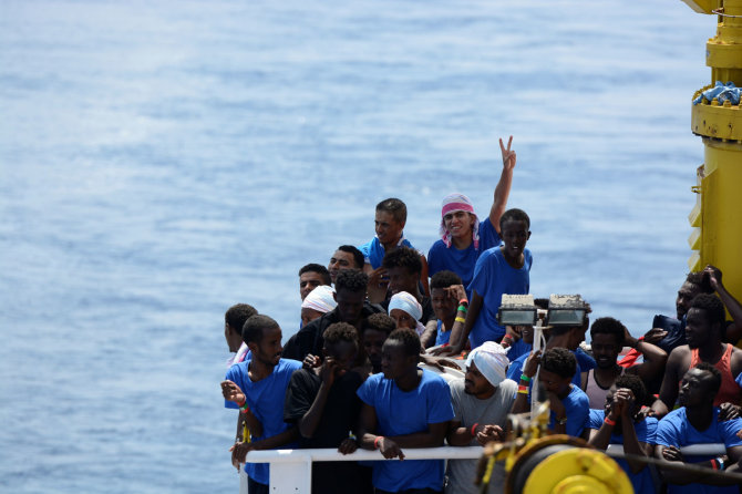 „Reuters“/„Scanpix“ nuotr./Migrantai laive „Aquarius“