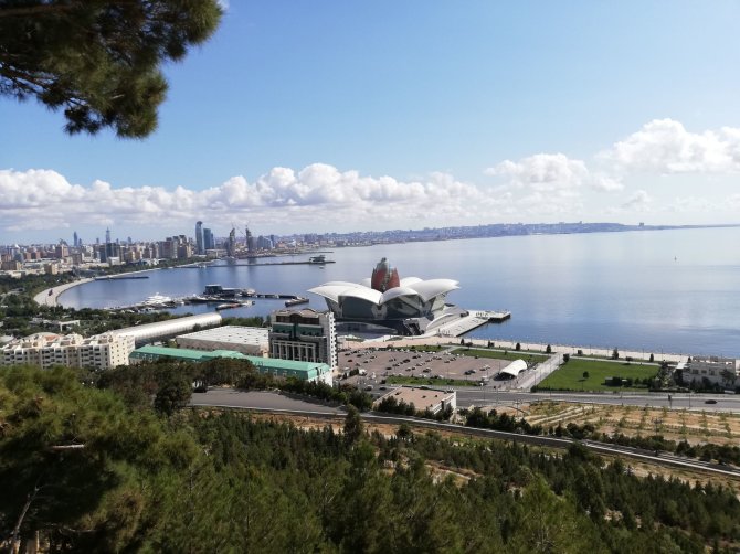 Aistės Borjas nuotr./Baku panorama nuo Aukštikalnių parko