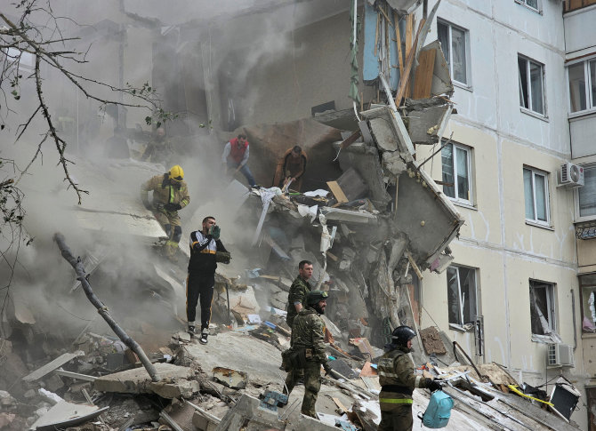 „Reuters“/„Scanpix“ nuotr./Belgorode sugriuvo daugiabučio dalis