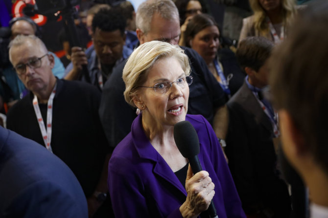 „Scanpix“/AP nuotr./Elizabeth Warren per debatus