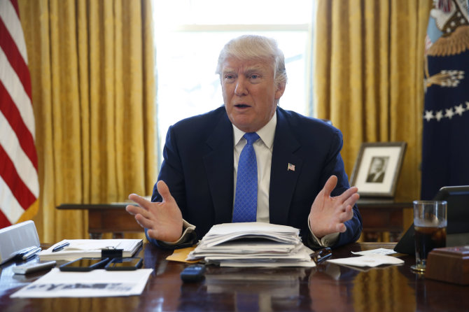 „Reuters“/„Scanpix“ nuotr./D.Trumpas Baltuosiuose rūmuose davė interviu „Reuters“