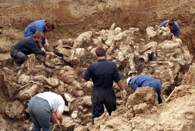„Reuters“/„Scanpix“ nuotr./Srebrenicos žudynių aukos