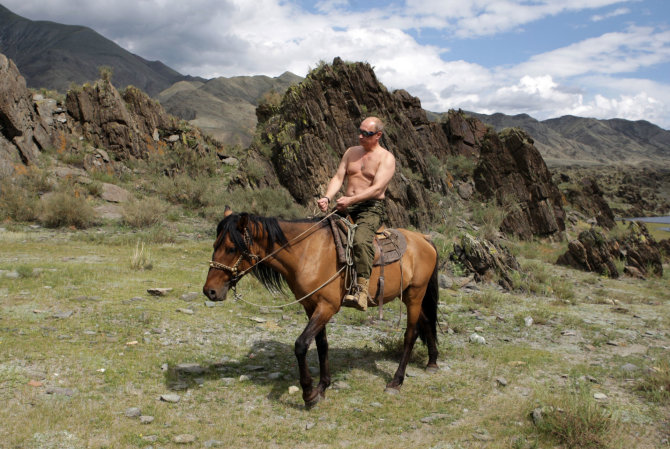 „Reuters“/„Scanpix“ nuotr./Vladimiras Putinas ant žirgo
