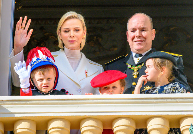 Vida Press nuotr./Monako princesė Charlene su šeima