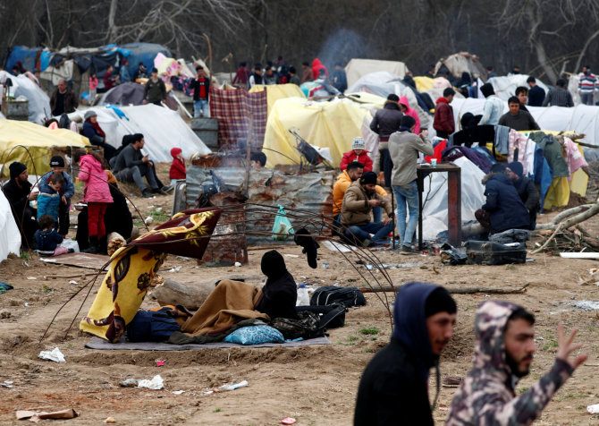 „Reuters“/„Scanpix“ nuotr./Migrantų stovykla Turkijoje, prie sienos su Graikija