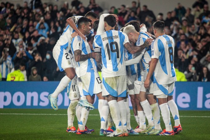 Vida Press nuotr./Argentinos futbolo rinktinė 3:0 įveikė Čilę.