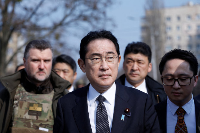 „Reuters“/„Scanpix“/Japonijos ministras pirmininkas Fumio Kishida Bučoje