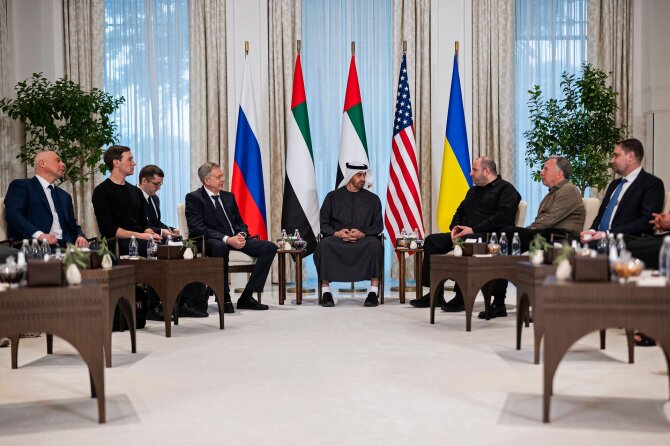 AFP/„Scanpix“ nuotr./Trišalės derybos Abu Dabyje