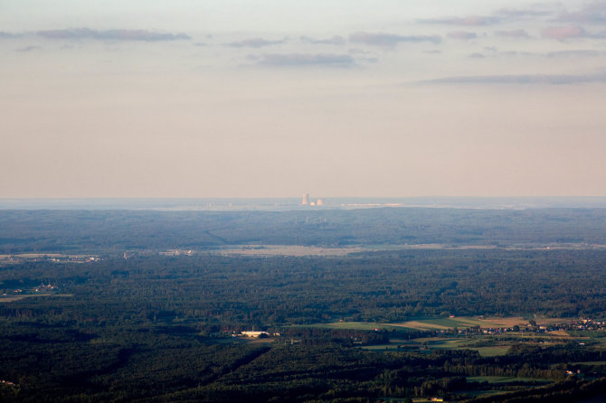 Vidmanto Balkūno / 15min nuotr./Astravo atominė elektrinė matoma iš oro baliono