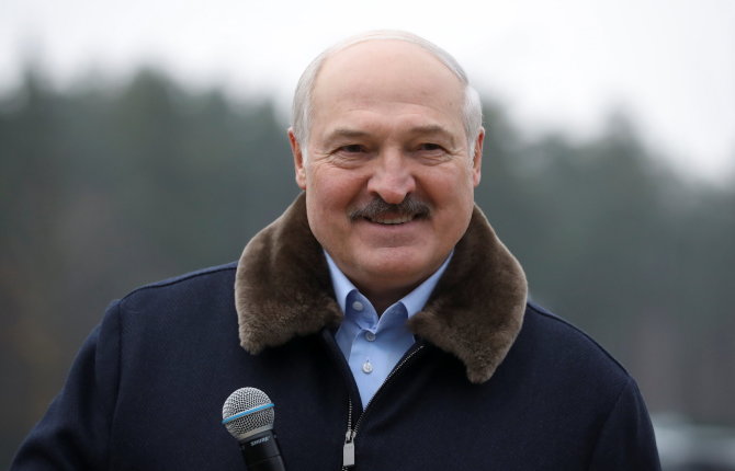 „Reuters“/„Scanpix“ nuotr./A.Lukašenka apsilankė migrantų centre