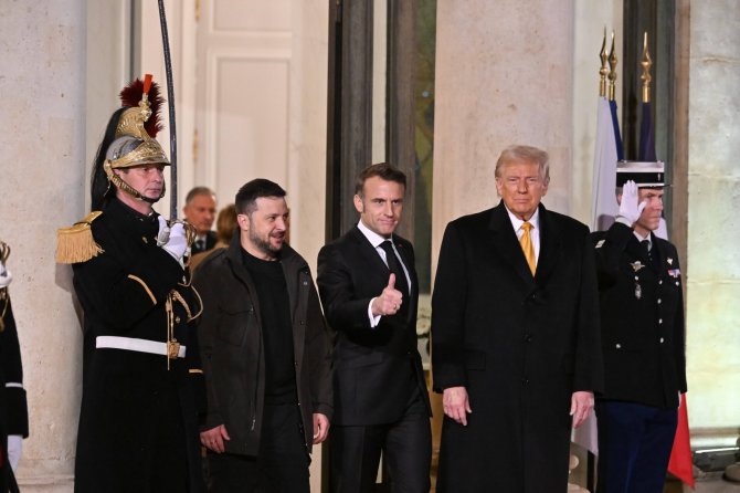 „Scanpix“/„SIPA“ nuotr./Volodymyras Zelenskis, Emmanuelis Macronas ir Donaldas Trumpas