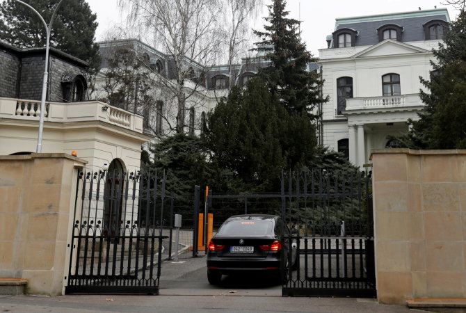 „Reuters“/„Scanpix“ nuotr./Rusijos ambasada Prahoje