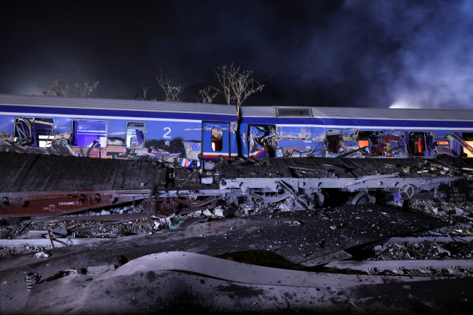 „Reuters“/„Scanpix“ nuotr./Graikijoje susidūrė du traukiniai