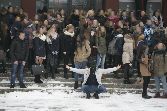 Juliaus Kalinsko / 15min nuotr./Mokinių protestas Vilniaus „Laisvės“ gimnazijoje