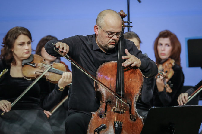 Koncertų salės nuotr./Mindaugas Bačkus ir Klaipėdos kamerinis orkestras