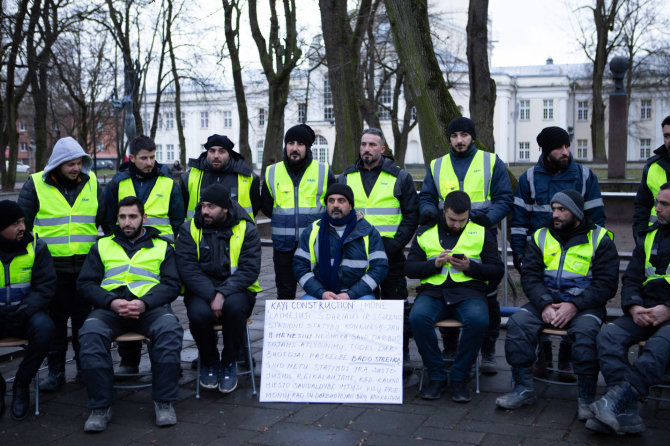 Mariaus Vizbaro / 15min nuotr./Darbuotojai iš Turkijos skelbia bado streiką