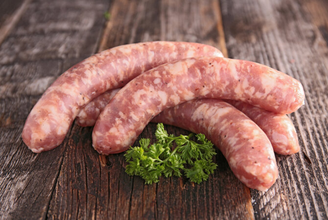 Shutterstock nuotr./Šviežios kiaulienos dešrelės