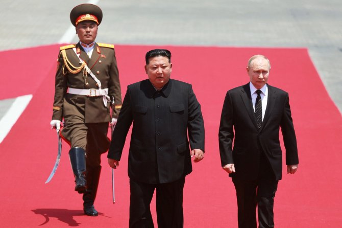 AFP/„Scanpix“ nuotr./Kim Jong Unas ir Vladimiras Putinas