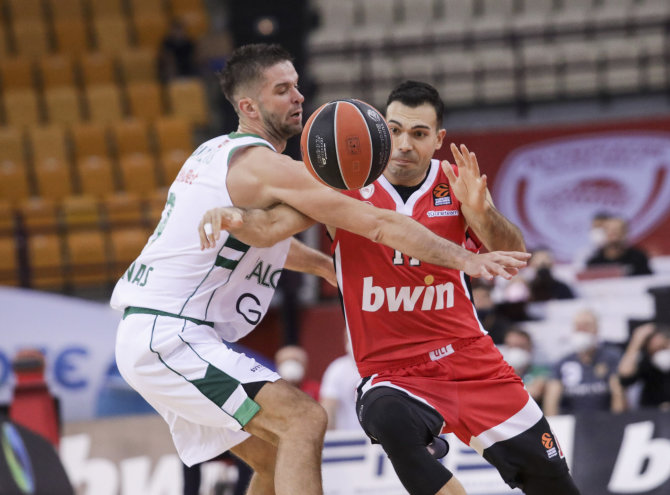 Getty Images/Euroleague.net nuotr./Mantas Kalnietis ir Kostas Sloukas