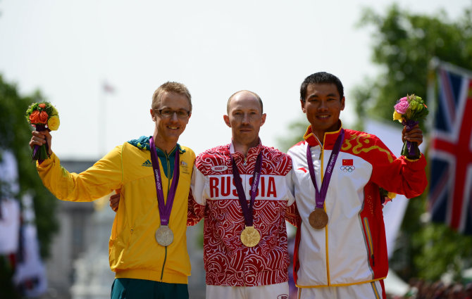 AFP/„Scanpix“ nuotr./Jaredas Tallentas, Sergejus Kirdiapkinas ir Si Tianfengas Londono olimpinėse žaidynėse