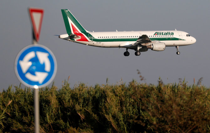 „Reuters“/„Scanpix“ nuotr./„Alitalia“ Airbus A320 orlaivis