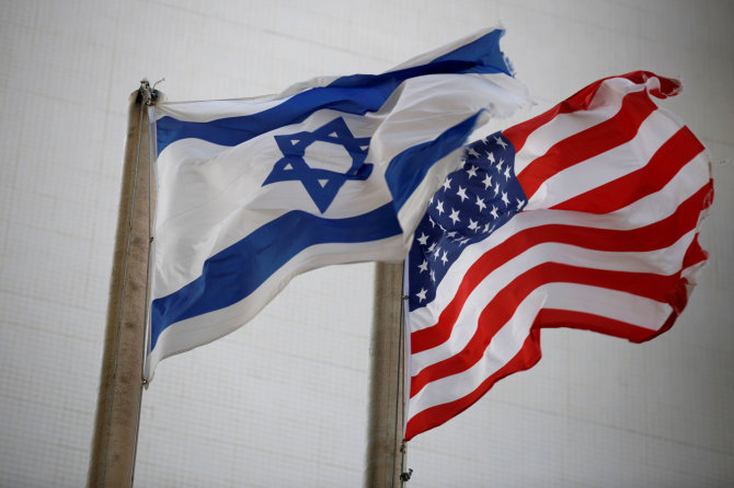 „Reuters“/„Scanpix“ nuotr./Izraelio vėliava, JAV vėliava