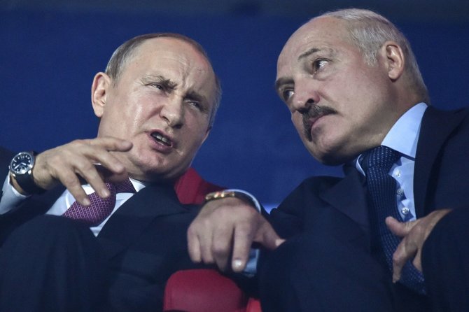 AFP/„Scanpix“ nuotr./Vladimiras Putinas ir Aliaksandras Lukašenka