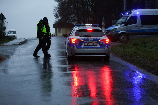 „Reuters“/„Scanpix“ nuotr./Incidento vietoje dirbantys pareigūnai