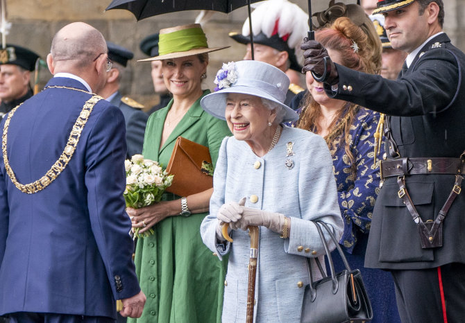 „Scanpix“ nuotr./Karalienė Elizabeth II atvyko į Škotiją dalyvauti karališkųjų renginių savaitėje