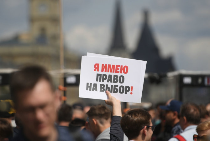 „Sputnik“ nuotr./Plakatas su užrašu: „Turiu teisę į pasirinkimą“