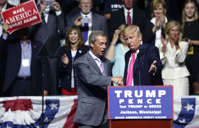 „Scanpix“/AP nuotr./Nigelas Farage'as dalyvavo respublikonų kandidato į JAV prezidentus Donaldo Trumpo kampanijos renginyje Misisipės valstijoje