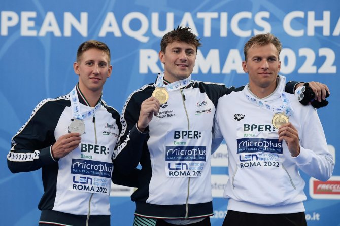 AFP/„Scanpix“ nuotr./Andrius Šidlauskas (dešinėje) iškovojo Europos čempionato bronzą. Auksą laimėjo Nicolo Martinenghi, bronzą – kitas italas Federeico Poggio.