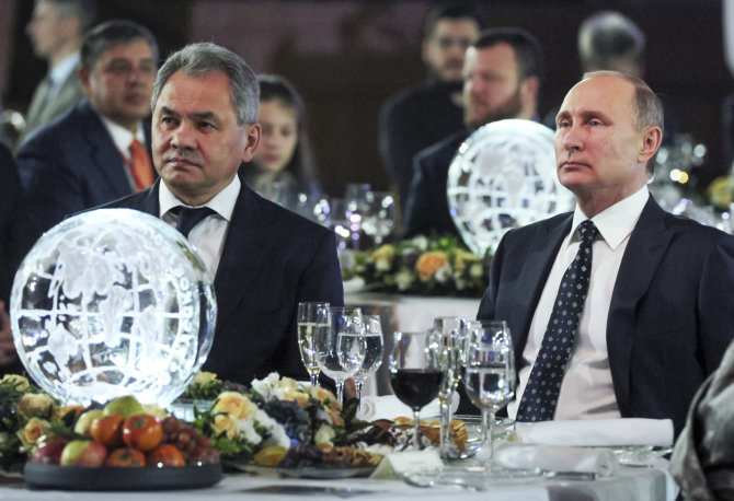 „Scanpix“/AP nuotr./V.Putinas ir S.Šoigu (kairėje)