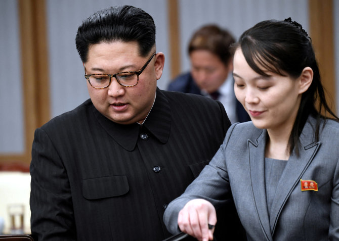 „Reuters“/„Scanpix“ nuotr./Kim Jong Unas ir Kim Yo Jong