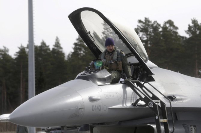 „Reuters“/„Scanpix“/Naikintuvas F-16