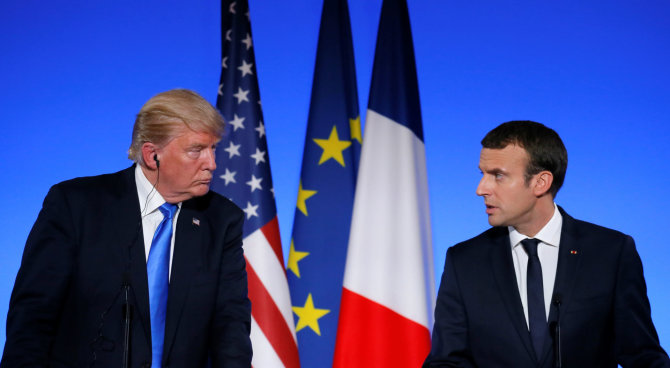 „Reuters“/„Scanpix“ nuotr./D.Trumpas ir E.Macronas Paryžiuje