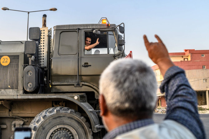 AFP/„Scanpix“ nuotr./Turkijos pajėgos pradėjo karinę operaciją kurdų kontroliuojamoje Sirijos šiaurėje