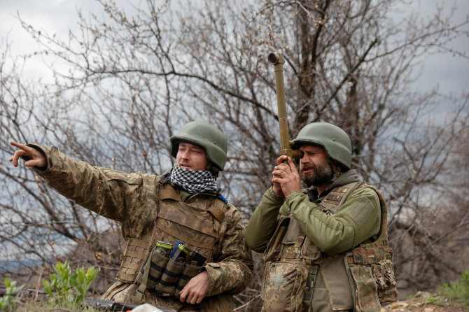 „Reuters“/„Scanpix“ nuotr./Ukrainos kariai Donecko regione