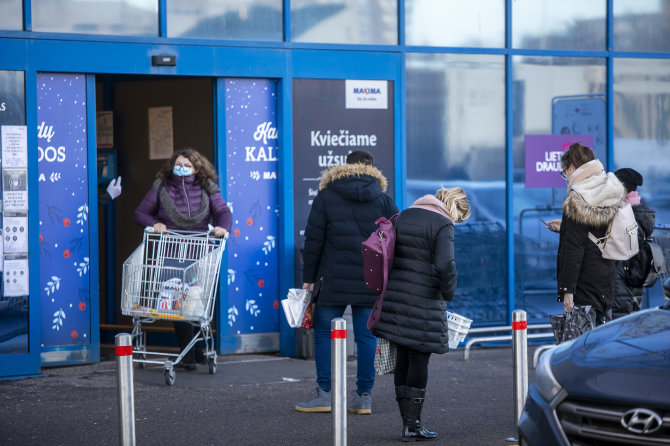 Žygimanto Gedvilos / 15min nuotr./Naujųjų išvakarėse žmonės gausiai lankėsi prekybos centruose