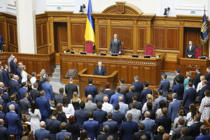 „Scanpix“/AP nuotr./Į pirmąjį posėdį susirinko naujos sudėties Ukrainos parlamentas